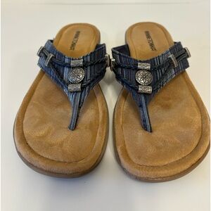 Minnetonka sandals size 8 blue EUC